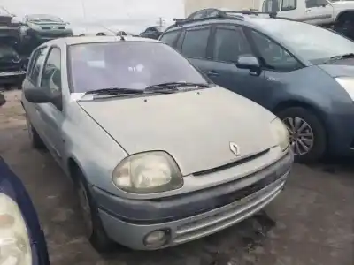 Veicolo di demolizione renault clio ii fase i (b/cbo) d7f720.d7fd7 dell'anno 1999 alimentato 