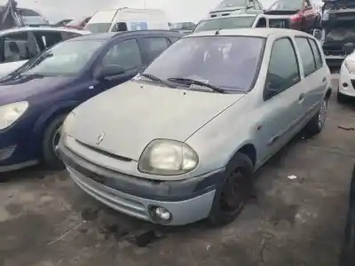 Veicolo di demolizione renault clio ii fase i (b/cbo) d7f720.d7fd7 dell'anno 1999 alimentato 