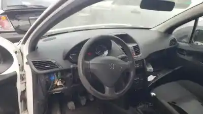 Veicolo di demolizione peugeot 207 d-8hz dell'anno 2006 alimentato 