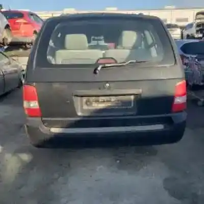 Veicolo di demolizione kia carnival ii j3 dell'anno 2001 alimentato 