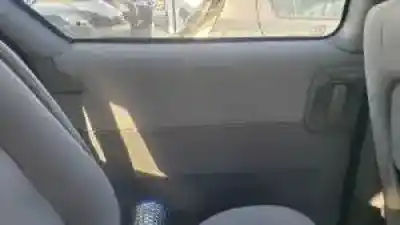 Veicolo di demolizione kia carnival ii j3 dell'anno 2001 alimentato 