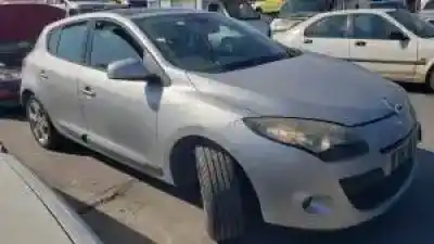 Veículo de Sucata renault megane iii berlina 5 p k4m858 do ano 2008 alimentado 