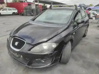 Veicolo di demolizione SEAT LEON (1P1)  dell'anno 2010 alimentato 