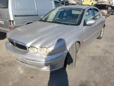 Veicolo di demolizione JAGUAR X-TYPE I (X400)  dell'anno 2001 alimentato 