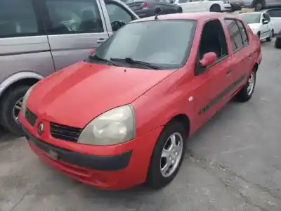 Sloopvoertuig RENAULT CLIO II SYMBOL  van het jaar 2001 aangedreven 