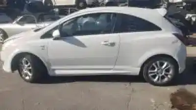 Veicolo di demolizione opel corsa d a14xer dell'anno 2010 alimentato 