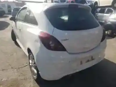 Veicolo di demolizione opel corsa d a14xer dell'anno 2010 alimentato 