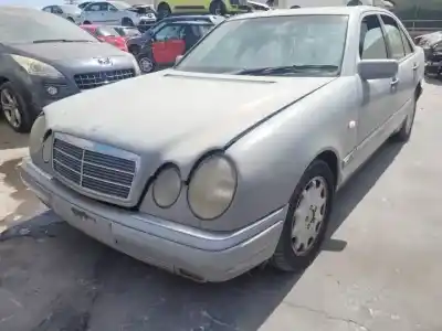Здавання транспортного засобу MERCEDES-BENZ CLASE E (W210) BERLINA DIESEL  року 1997 потужний 