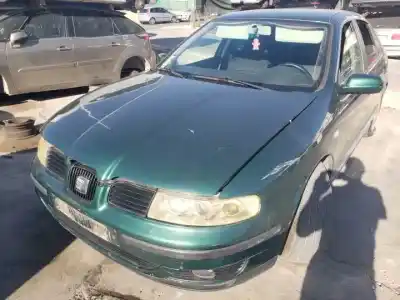 Vehicul casat SEAT LEON (1M1)  al anului 2000 alimentat 