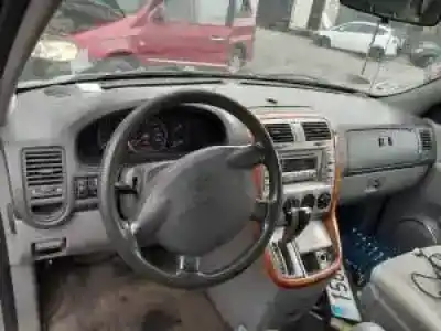 Veículo de Sucata kia carnival ii j3 do ano 2001 alimentado 