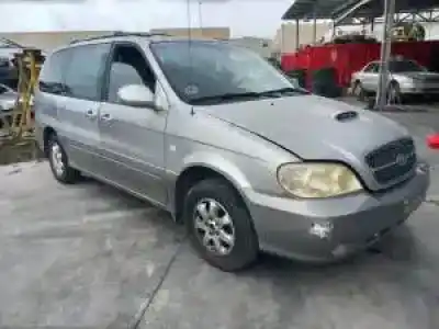 Veículo de Sucata kia carnival ii j3 do ano 2001 alimentado 