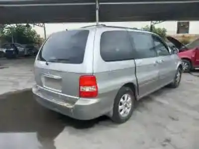 Veículo de Sucata kia carnival ii j3 do ano 2001 alimentado 