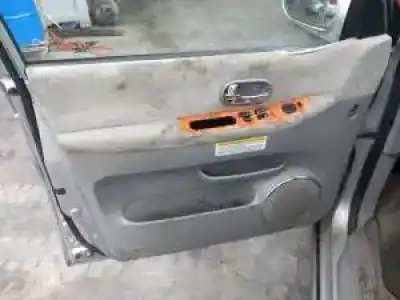 Veículo de Sucata kia carnival ii j3 do ano 2001 alimentado 