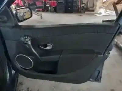 Veicolo di demolizione renault clio iii k4j780 dell'anno 2005 alimentato 