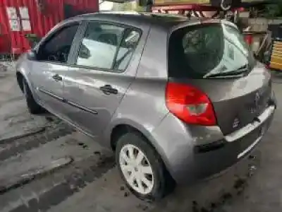 Veicolo di demolizione renault clio iii k4j780 dell'anno 2005 alimentato 