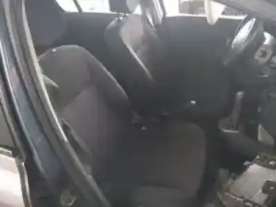 Veicolo di demolizione renault clio iii k4j780 dell'anno 2005 alimentato 