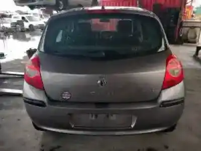 Veicolo di demolizione renault clio iii k4j780 dell'anno 2005 alimentato 
