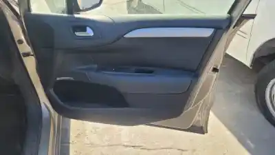 Veículo de Sucata citroen c4 berlina (b7) 9hpdv6dted.9h06.9hp do ano 2011 alimentado 