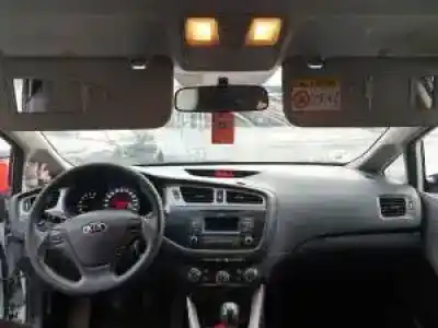 Veicolo di demolizione kia cee´d (jd) d4fc dell'anno 2012 alimentato 