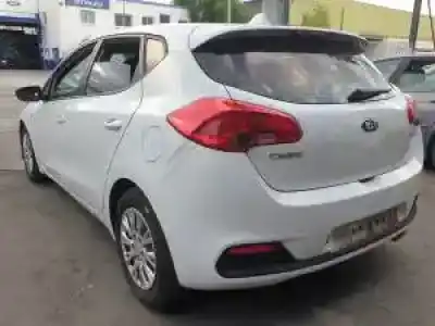 Veicolo di demolizione kia cee´d (jd) d4fc dell'anno 2012 alimentato 