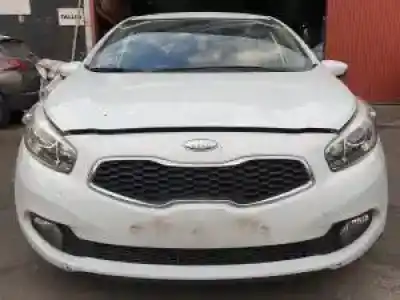 Veicolo di demolizione kia cee´d (jd) d4fc dell'anno 2012 alimentato 