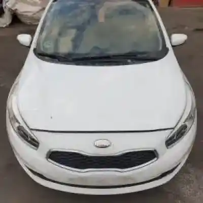 Veicolo di demolizione kia cee´d (jd) d4fc dell'anno 2012 alimentato 