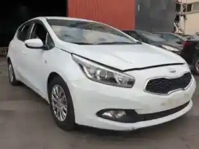 Veicolo di demolizione kia cee´d (jd) d4fc dell'anno 2012 alimentato 