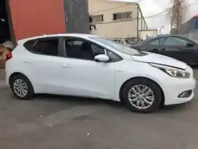 Veicolo di demolizione kia cee´d (jd) d4fc dell'anno 2012 alimentato 