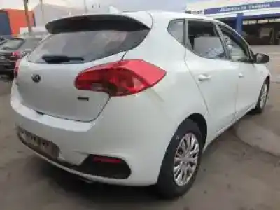 Veicolo di demolizione kia cee´d (jd) d4fc dell'anno 2012 alimentato 
