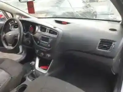 Veicolo di demolizione kia cee´d (jd) d4fc dell'anno 2012 alimentato 