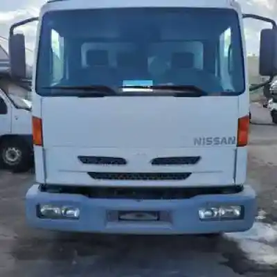 Véhicule à la ferraille nissan atleon (tk) bd30ti de l'année 2000 alimenté 