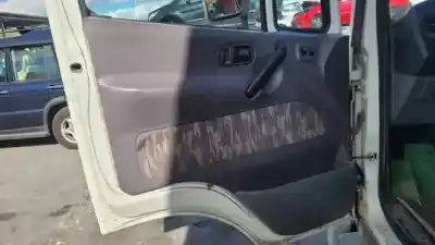 Véhicule à la ferraille nissan atleon (tk) bd30ti de l'année 2000 alimenté 