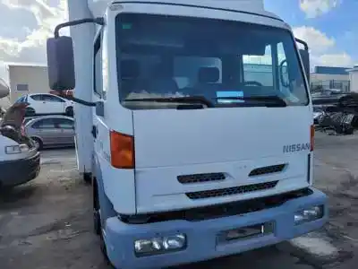 Véhicule à la ferraille nissan atleon (tk) bd30ti de l'année 2000 alimenté 