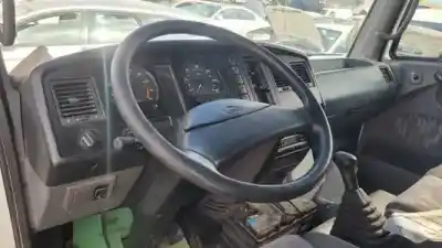 Véhicule à la ferraille nissan atleon (tk) bd30ti de l'année 2000 alimenté 