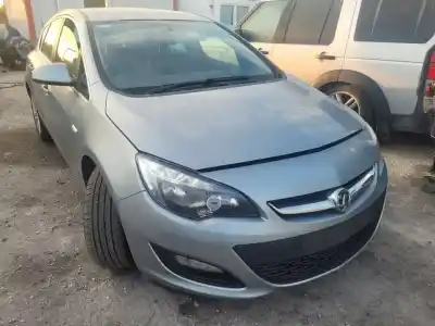 Veículo de Sucata opel astra j lim. a14xer do ano 2012 alimentado 