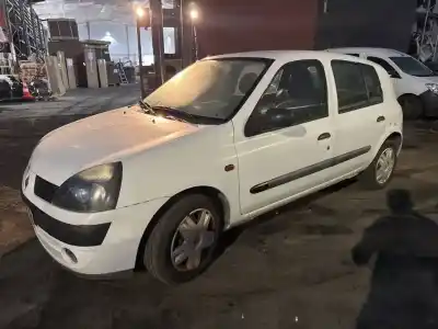 Veicolo di demolizione renault clio ii fase ii (b/cb0) d7f726.d7fg7 dell'anno 2001 alimentato 