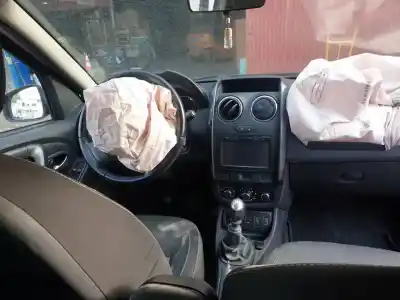 Veicolo di demolizione dacia duster k9k666 dell'anno 2015 alimentato 