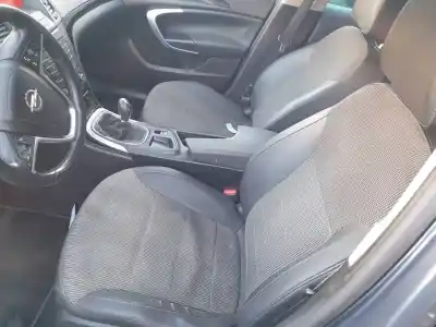 Veículo de Sucata opel insignia sports tourer a20dth do ano 2010 alimentado 