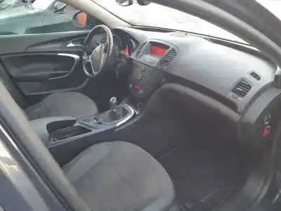 Veículo de Sucata opel insignia sports tourer a20dth do ano 2010 alimentado 