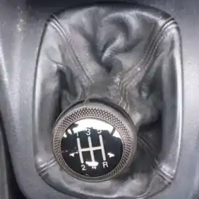 Veicolo di demolizione audi a4 berlina (b5) aeb dell'anno 1995 alimentato 