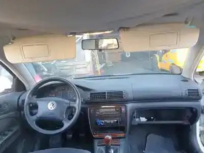 Veículo de Sucata volkswagen passat variant (3b5) afn do ano 1997 alimentado 