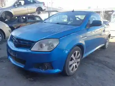 Veicolo di demolizione OPEL TIGRA TWIN TOP Z13DT dell'anno 2004 alimentato 