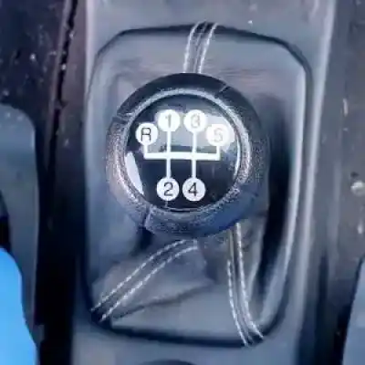 Veicolo di demolizione opel tigra twin top z13dt dell'anno 2004 alimentato 