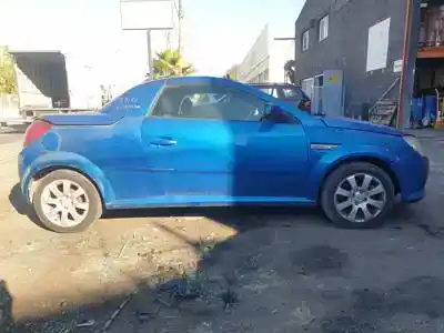 Veicolo di demolizione opel tigra twin top z13dt dell'anno 2004 alimentato 