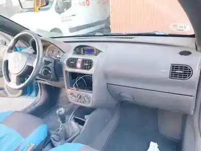 Veicolo di demolizione opel tigra twin top z13dt dell'anno 2004 alimentato 