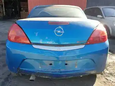 Veicolo di demolizione opel tigra twin top z13dt dell'anno 2004 alimentato 