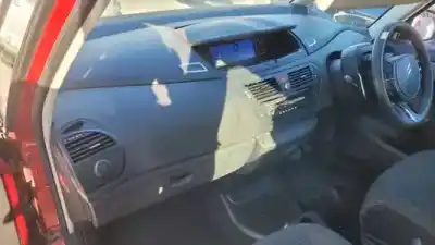 Scrapping Vehicle citroen c4 grand picasso rhjdw10bted4.rhj of the year 2006 powered 