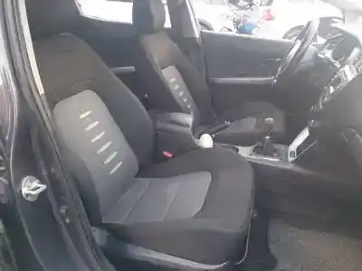 Veicolo di demolizione kia cee´d (jd) d4fc dell'anno 2012 alimentato 