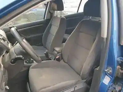 Veicolo di demolizione volkswagen golf v berlina (1k1) bkc dell'anno 2003 alimentato 