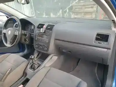 Veicolo di demolizione volkswagen golf v berlina (1k1) bkc dell'anno 2003 alimentato 